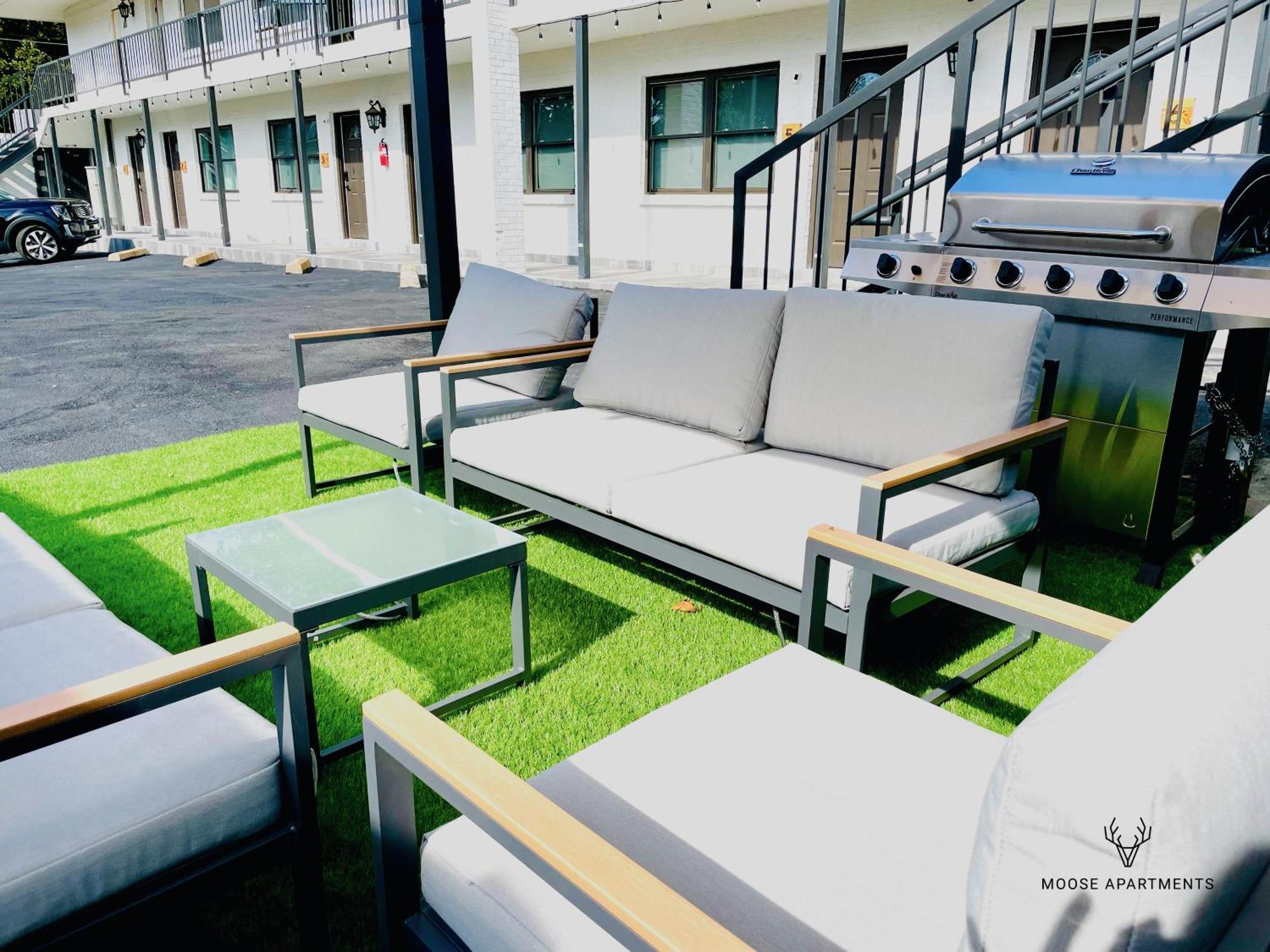 The Moose #10 - Stylish Loft With King Bed, Free Parking & Wi-fi Apartamento *