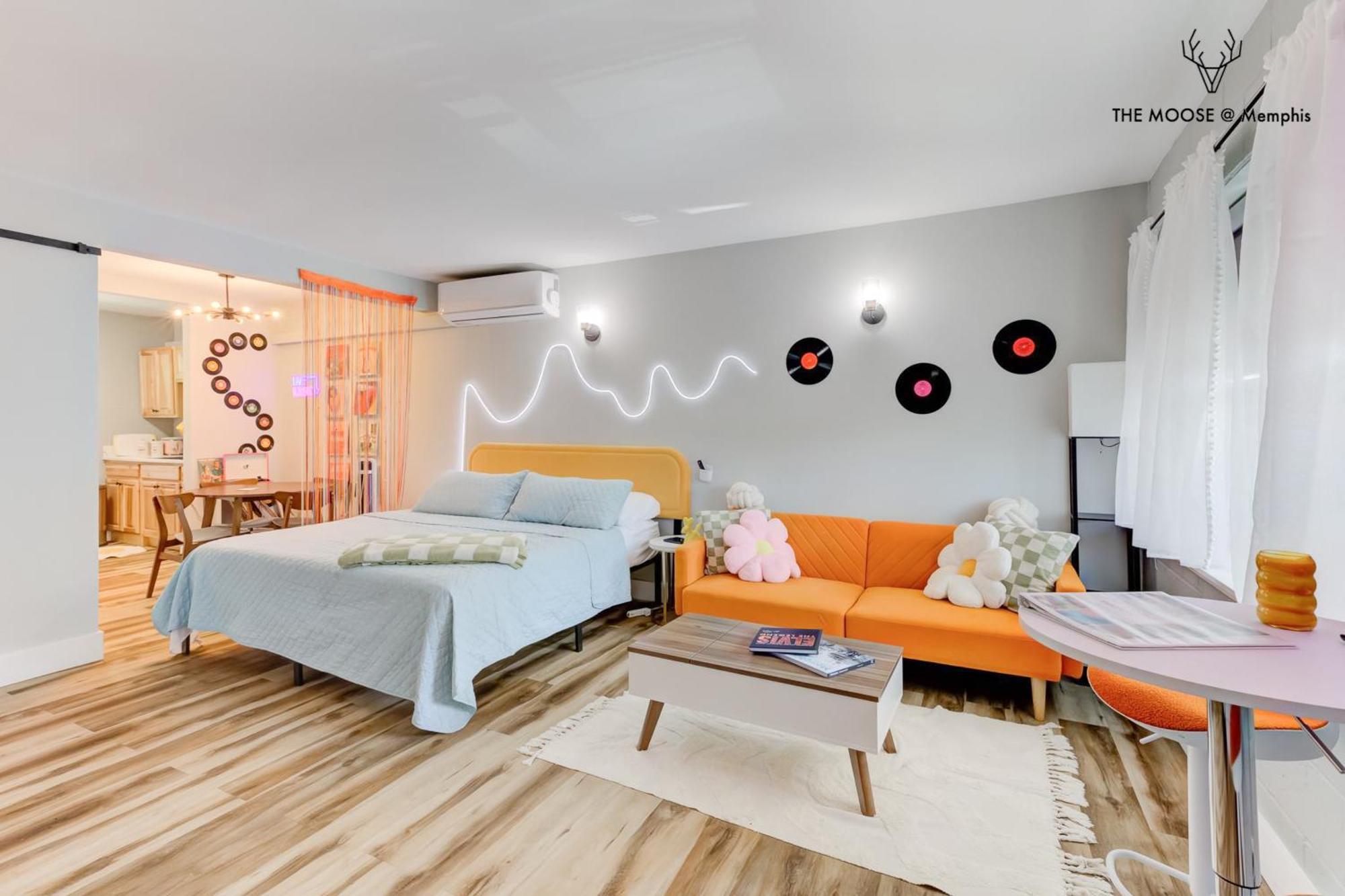 The Moose #10 - Stylish Loft With King Bed, Free Parking & Wi-fi Apartment