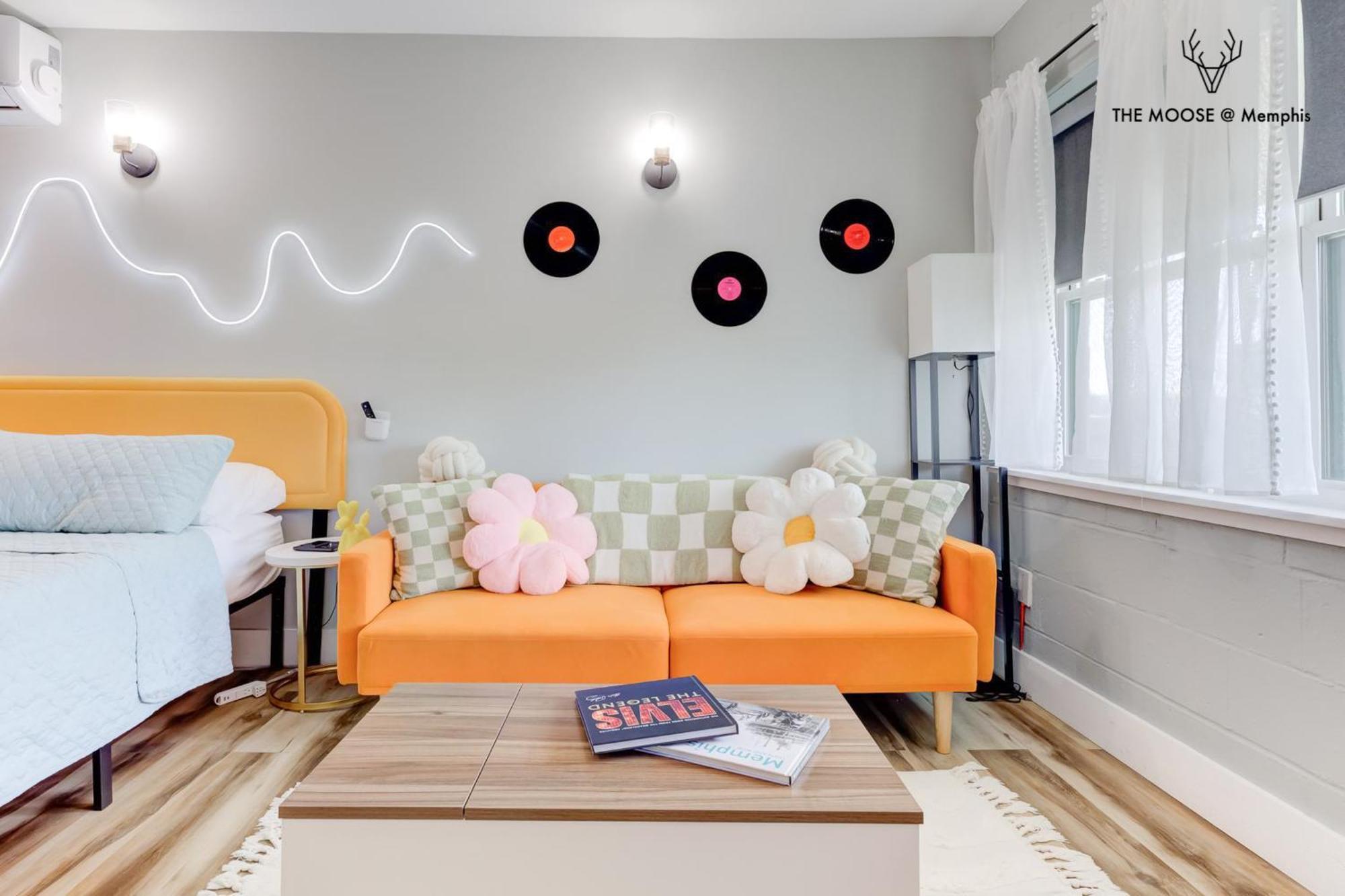 Apartment The Moose #10 - Stylish Loft With King Bed, Free Parking & Wi-fi