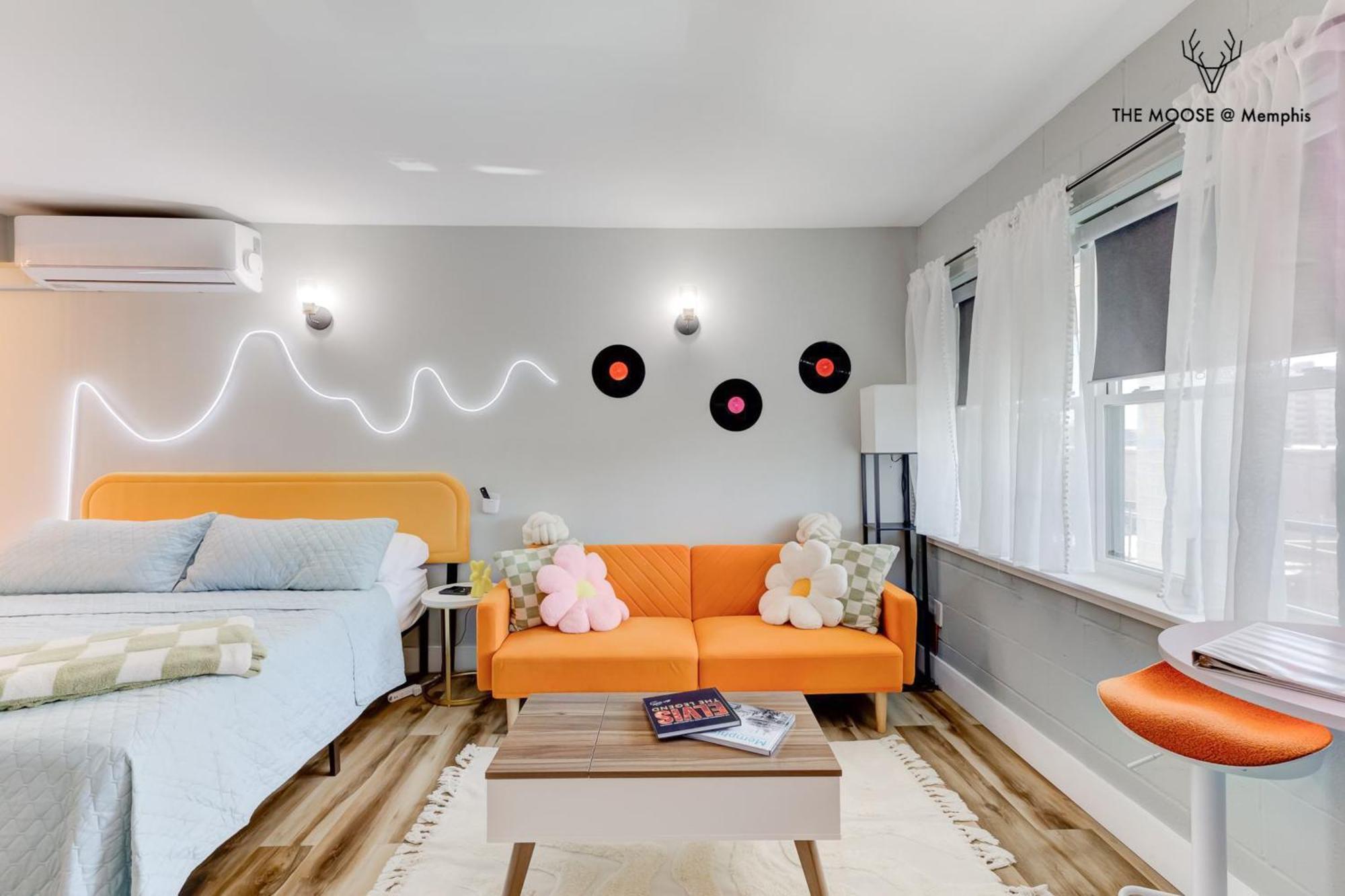 Apartment The Moose #10 - Stylish Loft With King Bed, Free Parking & Wi-fi *